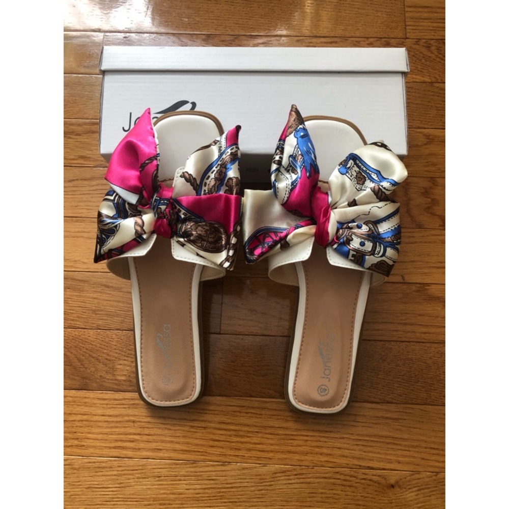 Janessa Multicolor floral flats US sz 9